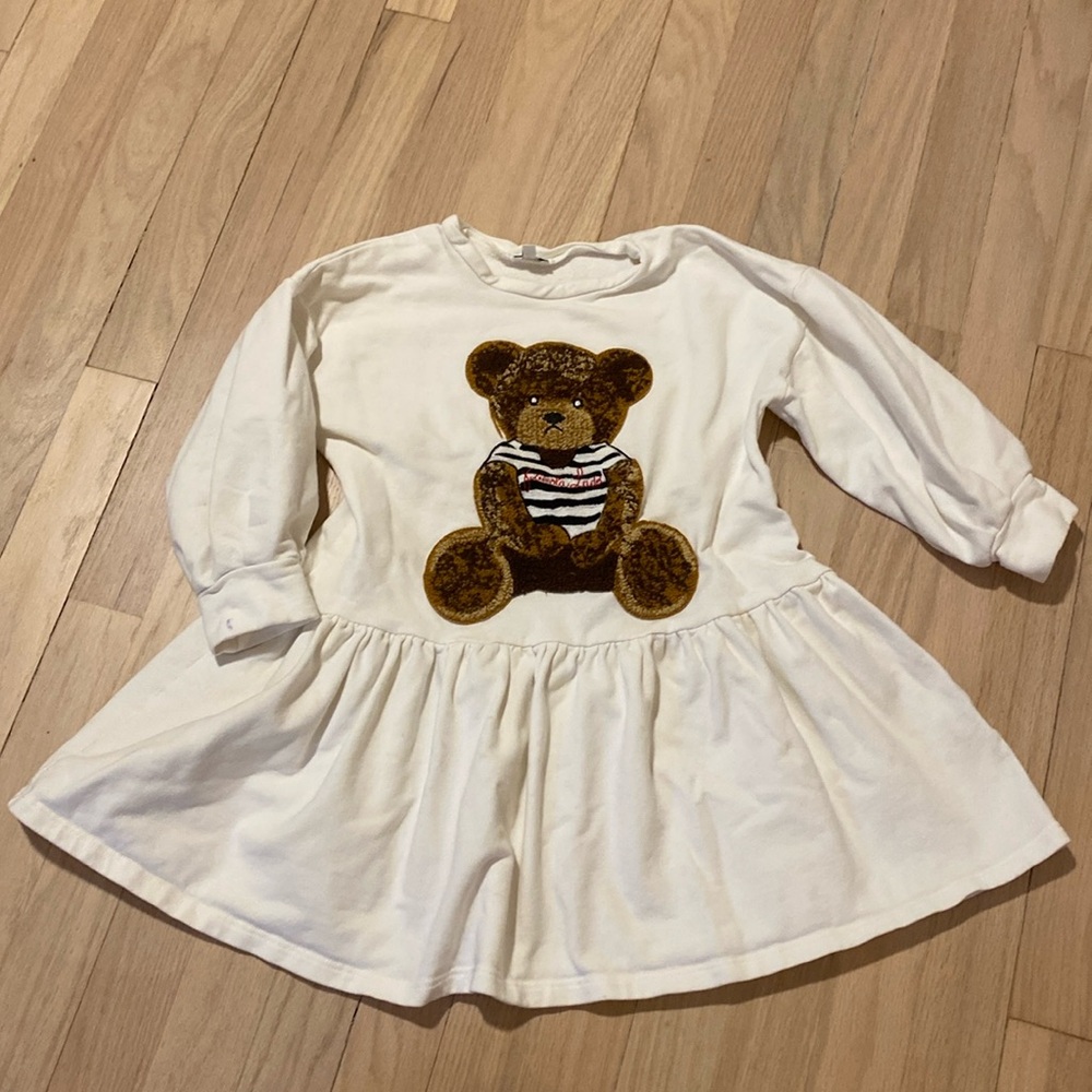 Piccola luds. White sweater dress with bear. Size 6. Runs short